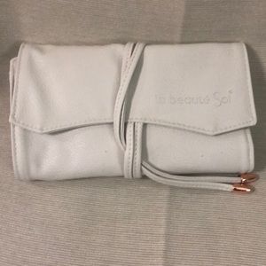 New La Beautie Soi 10 brush set -Causebox-VEGAN